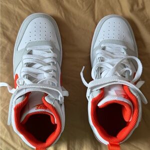 Nike Kids' Grade School Court Borough Mid 2 Shoes (GS) Size 5.5Y